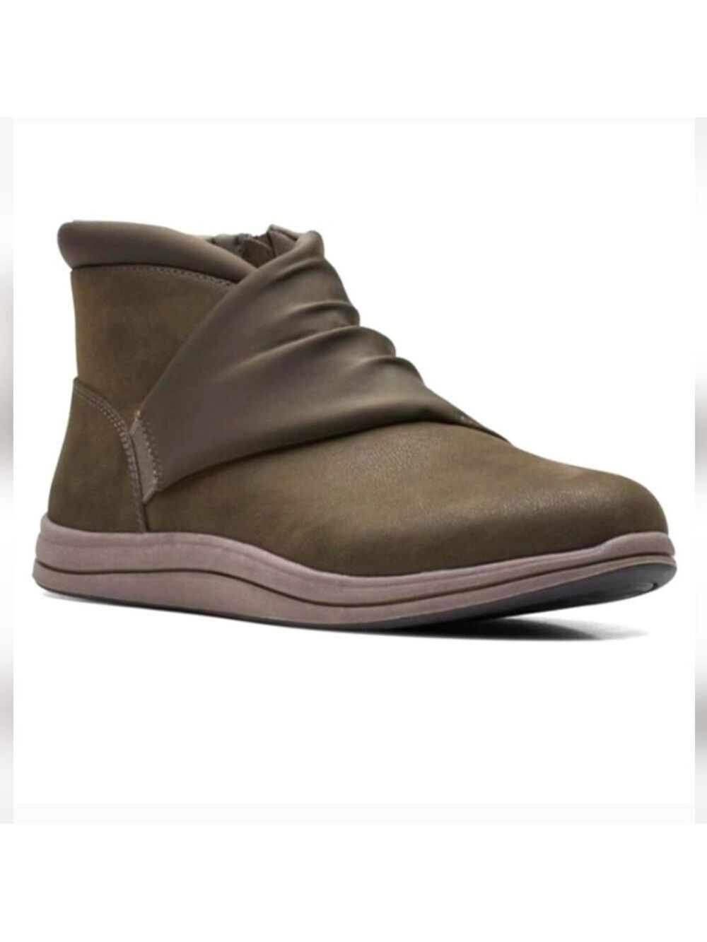 Clarks Breeze Dusk Boot in Olive Green, Size 9.5M